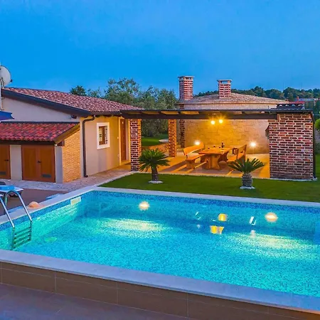 Idlewood Villa *